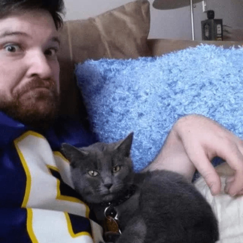 A Man Takes a Chance on a Hissy Shelter Kitty, After a Few Pets, Everything Changes, One day, a couple met a shelter cat who did nothing but hiss. Seemed the cat didn’t to be touched.