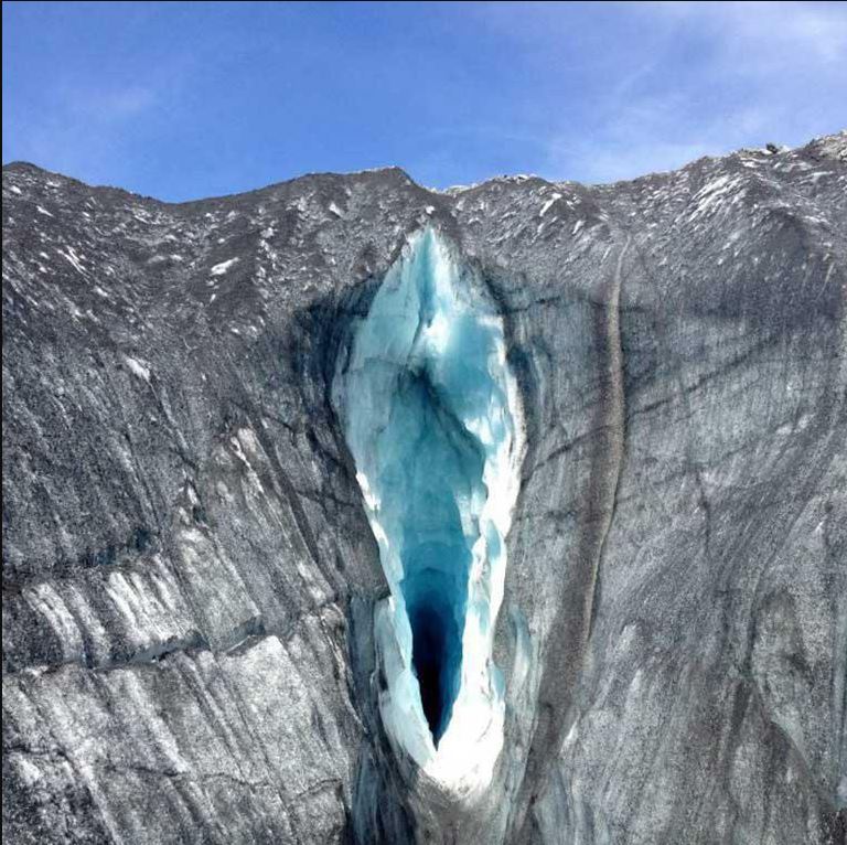The most Ьіzаггe ice caves in the world, Ice caves are natural wonders that are formed by the melting and refreezing of ice over time