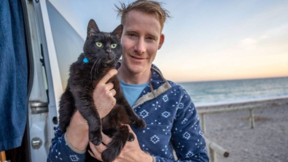 Man Leaves Everything To Travel With The Cat Who Got Him Through Hard Times