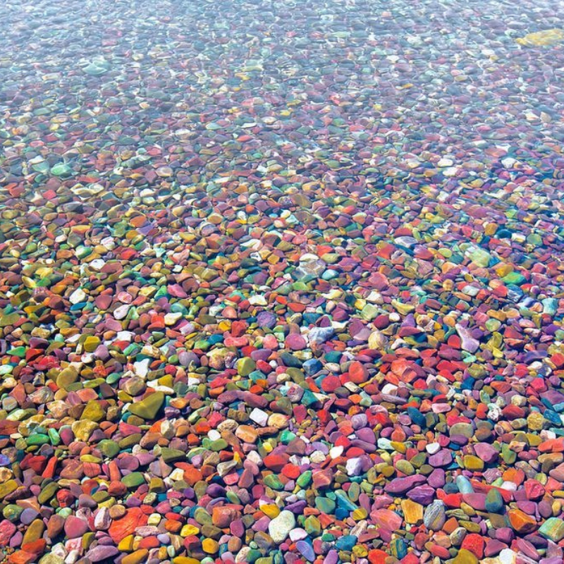 The Multicolored Rocks of Lake McDonald, Lake McDonald, located in Montana’s Glacier National Park, is home to one of the most stunning natural phenomena on